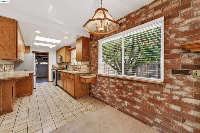 Building Photo - 1450 Kolln St