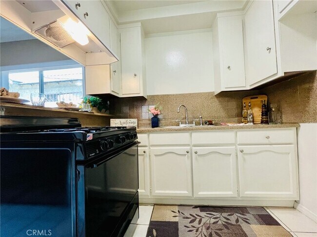 Building Photo - 12437 Harris Ave