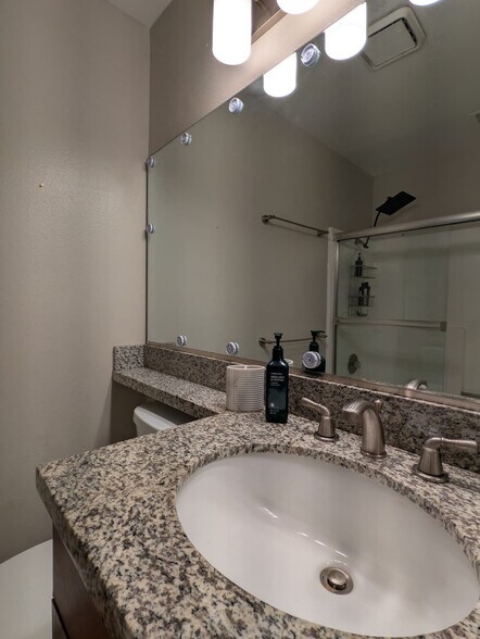 Building Photo - 1265 N Crescent Heights Blvd