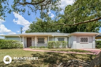 Building Photo - 804 Greenbriar Dr