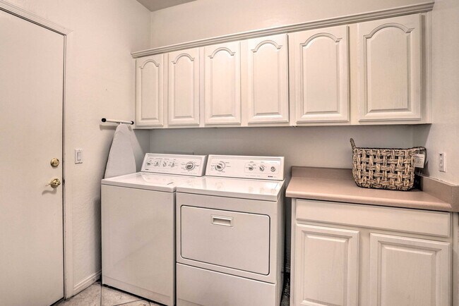 Building Photo - 15240 N Clubgate Dr