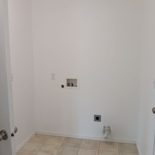 Building Photo - Beautiful Home Available In Bridal Springs Community!