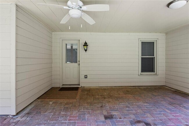 Building Photo - 2115 Julien Overlook