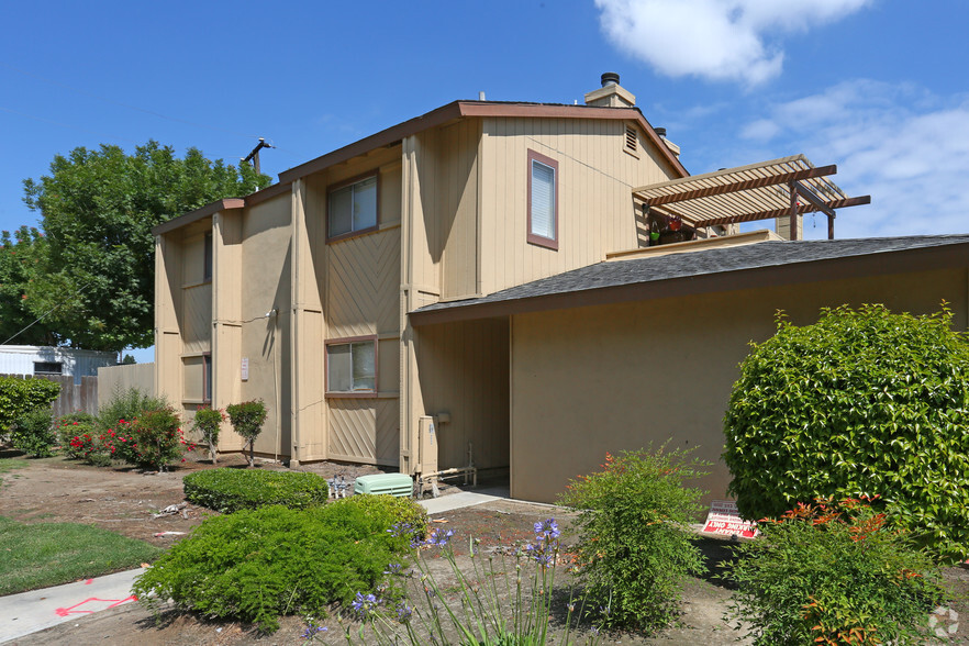 Building Photo - The Courtyard Condominiums