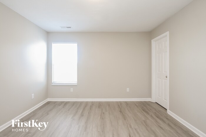 Building Photo - 737 Prospector Dr