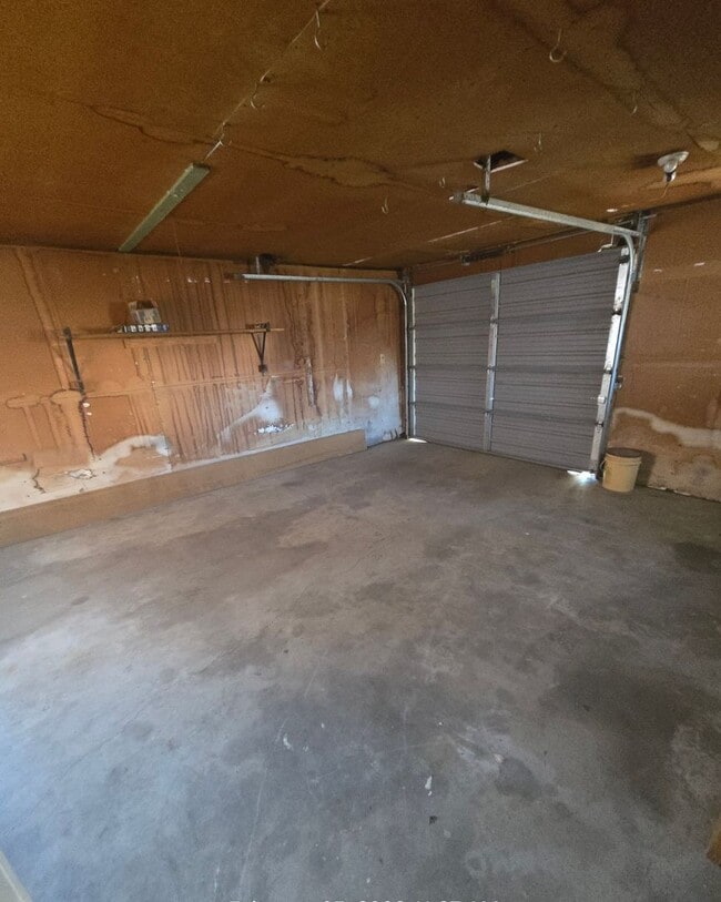 Building Photo - 909 Cale Ave