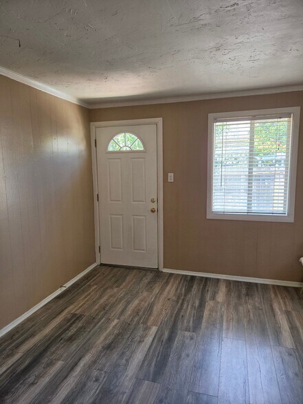 Building Photo - 1308 W Fern Dr