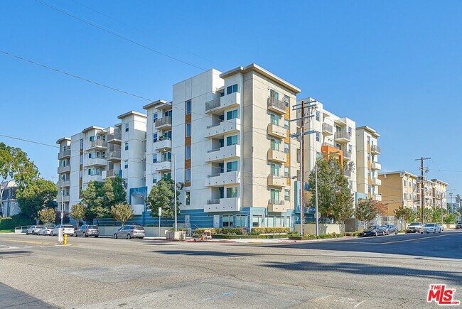 Building Photo - 436 S Virgil Ave