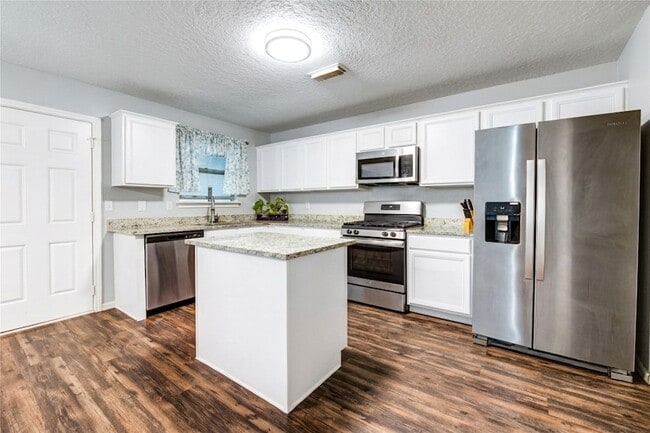 Building Photo - 7302 Greenwood Point Dr