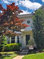 Building Photo - 11 Fencerow Ct