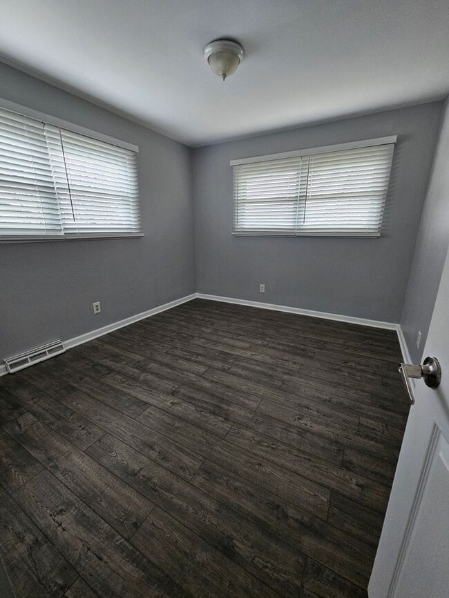 Building Photo - EDGEWOOD - SINGLE FAMILY RANCHER