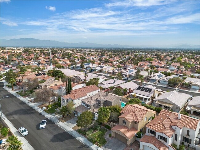 Building Photo - 1712 Estrella St