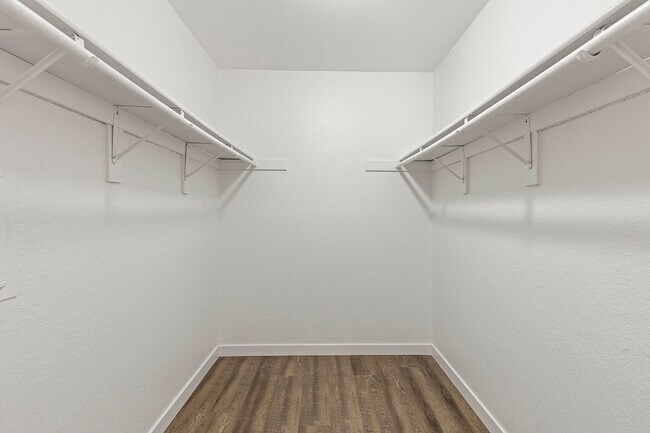 Building Photo - 433 Autumn Dr