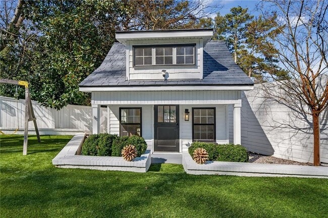 Building Photo - 1812 Wellbourne Dr NE