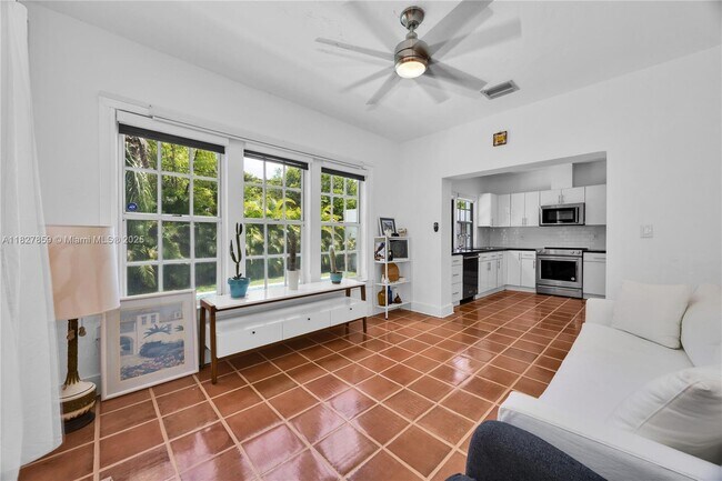 Building Photo - 410 Majorca Ave