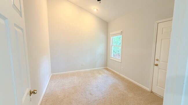 Building Photo - 1496 Brentwood Dr
