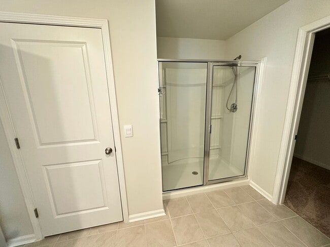 Building Photo - 4 Br/2.5 Bth in The Watergrass Community