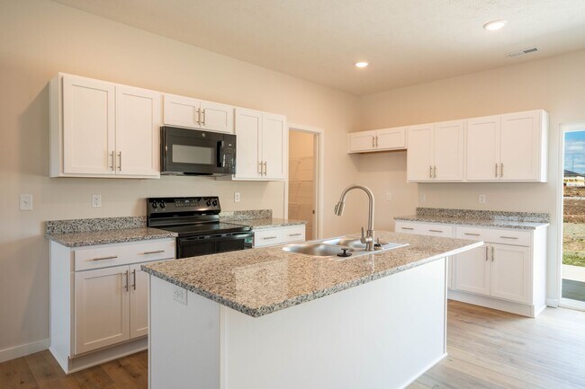 Building Photo - BRAND NEW 3 BEDROOM HOME - Mount Vernon, MO