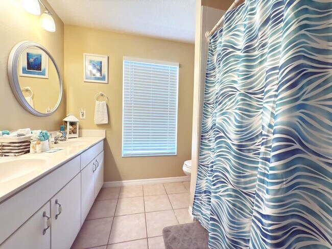 Building Photo - 900 Oxford Dr