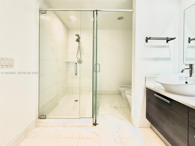 Building Photo - 2950 NE 188th St