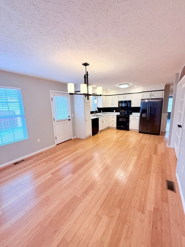 Building Photo - Bent Tree Subdivision - 4 BR - 2 Living Areas - 3 Car