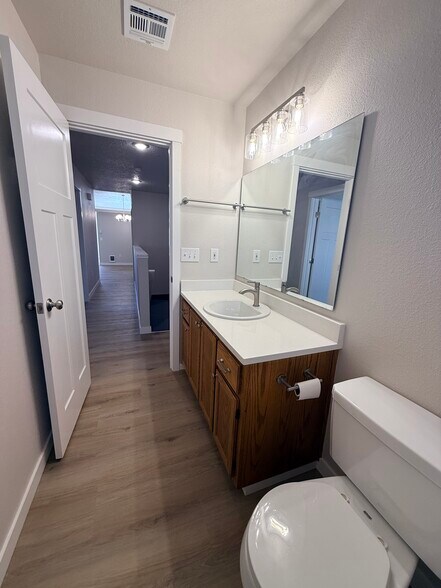 Building Photo - 5225 Springcrest Dr S