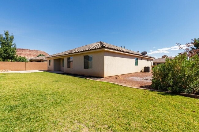 Building Photo - Beautiful 4 Bedroom Home!