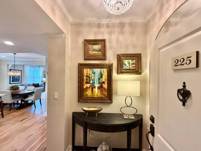 Building Photo - Newly Renovated Condo in the Heart of Downtown