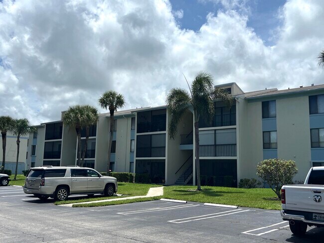Building Photo - 1109 Green Pine Blvd