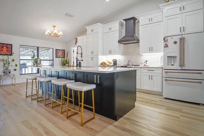 Building Photo - Ranch on 6 Acres