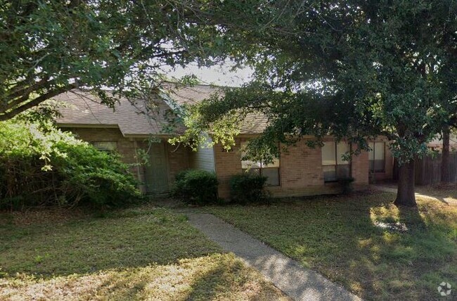 Building Photo - 2507 Cypress Dr