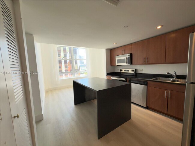 Building Photo - 111 E Flagler St