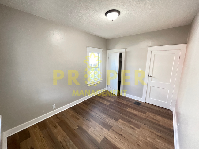 Building Photo - 2 bedrooms 1.5 bathrooms house for rent