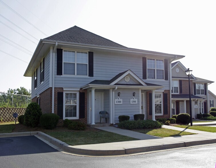 Magnolia Place Apartments - Building Exterior - Magnolia Place Apartments
