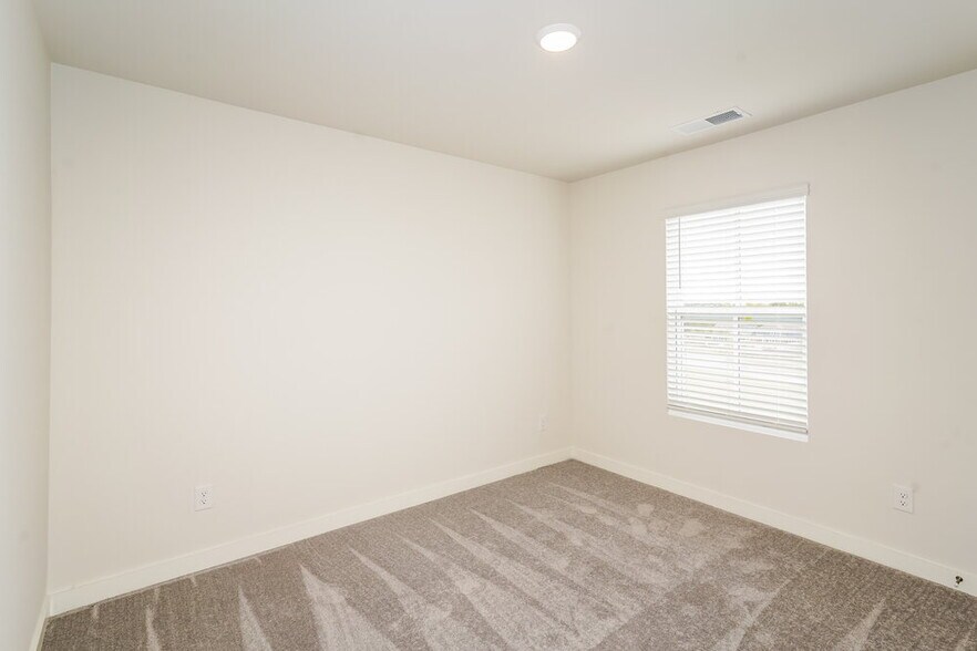 Building Photo - 599 Snapdragon Ln