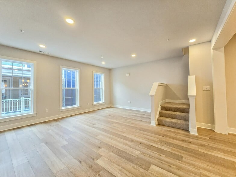 Building Photo - 305 Frederick Way