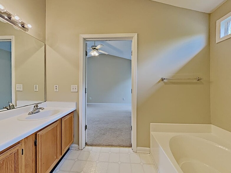 Building Photo - 3640 Nature Walk Trail SW