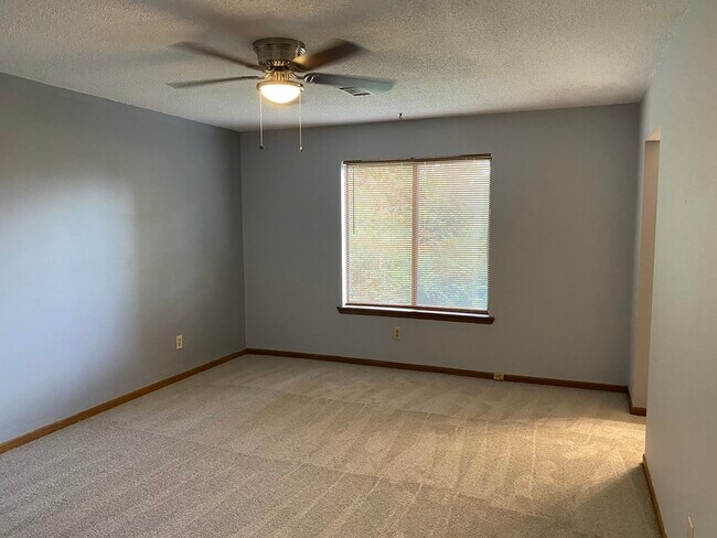 Building Photo - 4068 Buckingham Pl