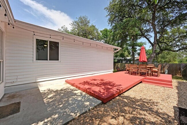 Building Photo - 7607 Whispering Winds Dr
