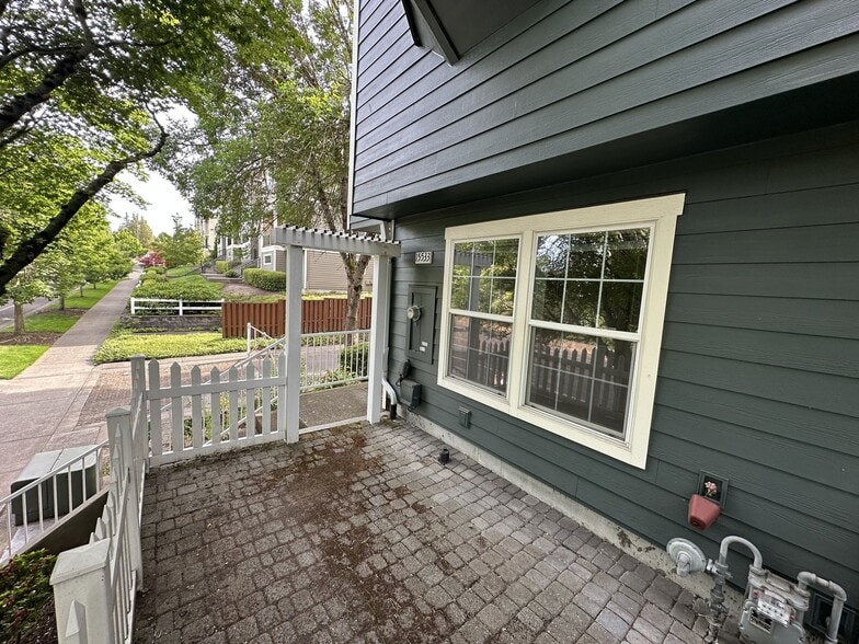 Building Photo - 15533 SW Black Quartz St