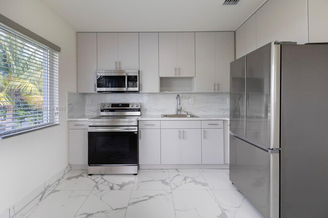 Building Photo - 2323 NW 15th St