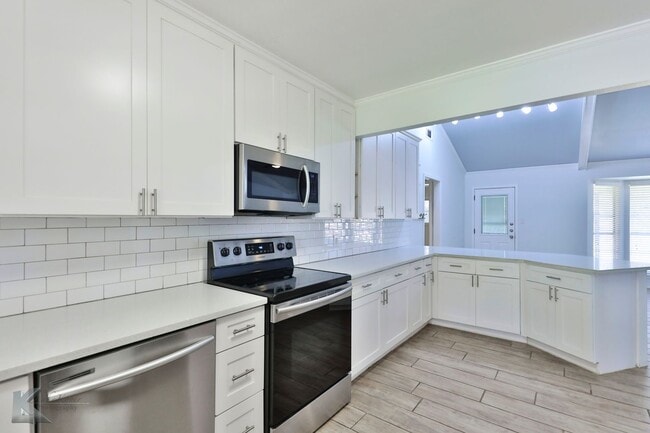 Building Photo - Complete RENOVATION only a few years ago!  Large bedrooms!