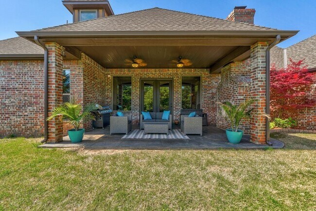 Building Photo - Gorgeous Executive Home - Open Plan - Stor...