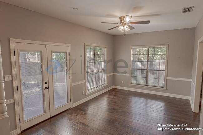 Building Photo - 10926 Mosswood Dr