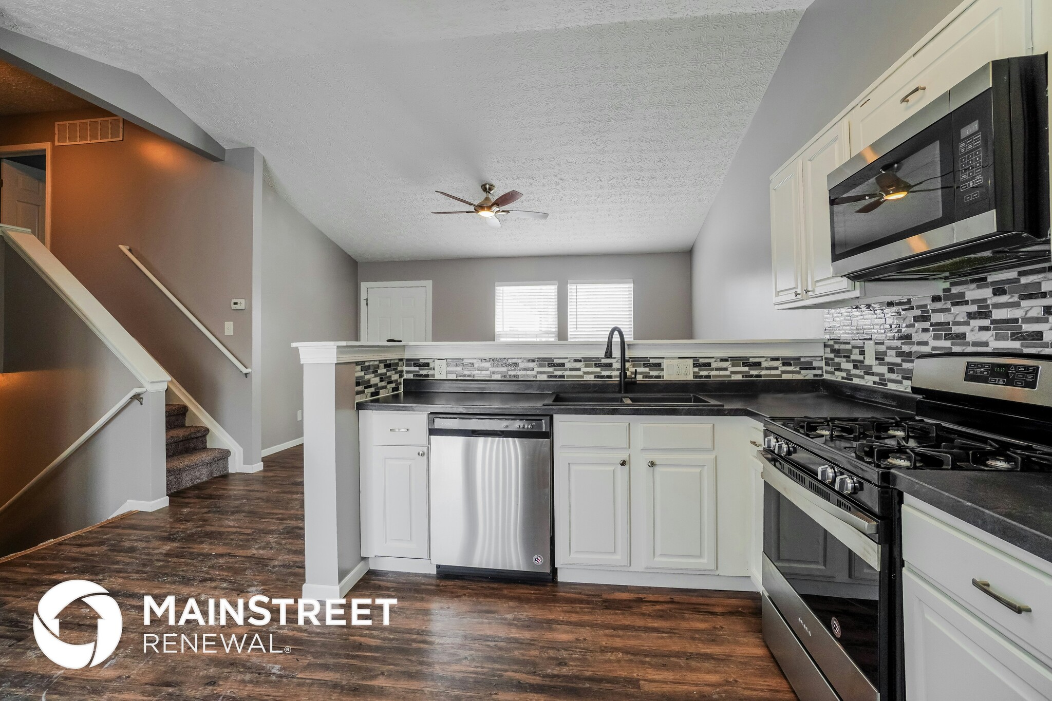 Building Photo - 4551 Sandridge St