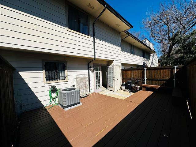 Building Photo - 6646 E Lovers Ln