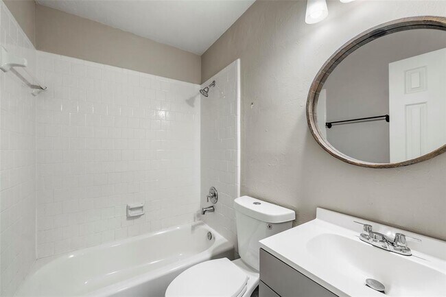 Building Photo - 1123 Misty Lake Dr
