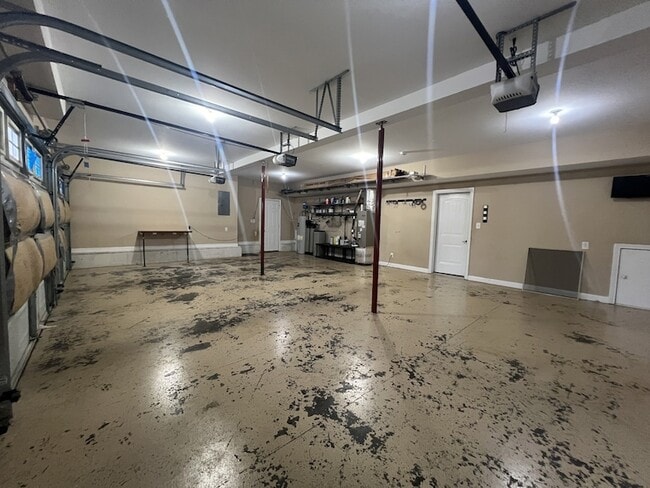 Building Photo - 1701 Winterhaven Ct