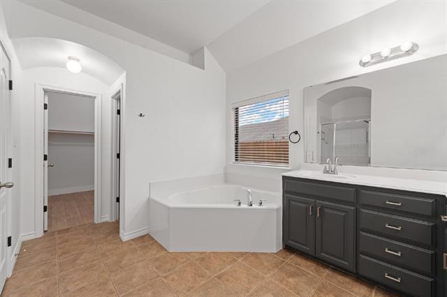 Building Photo - 400 Hidden Lake Ct