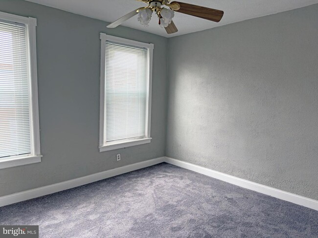 Building Photo - 1528 S Hollywood St